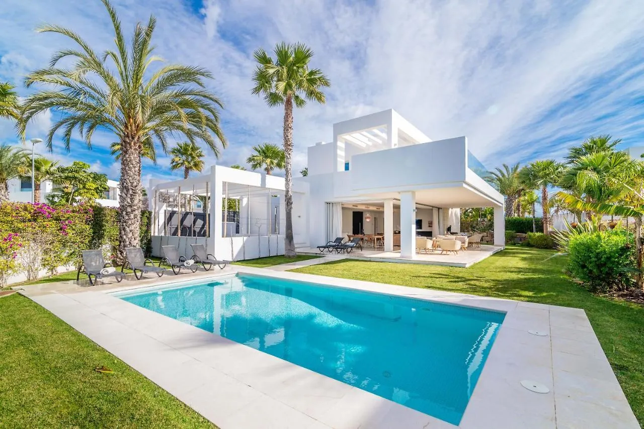 Modern And Luxurious Family Villa Close To The Beach Marbella 0*,