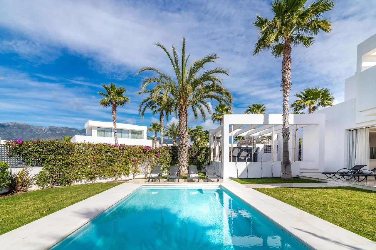 Modern And Luxurious Family Villa Close To The Beach ماربيا 0*,