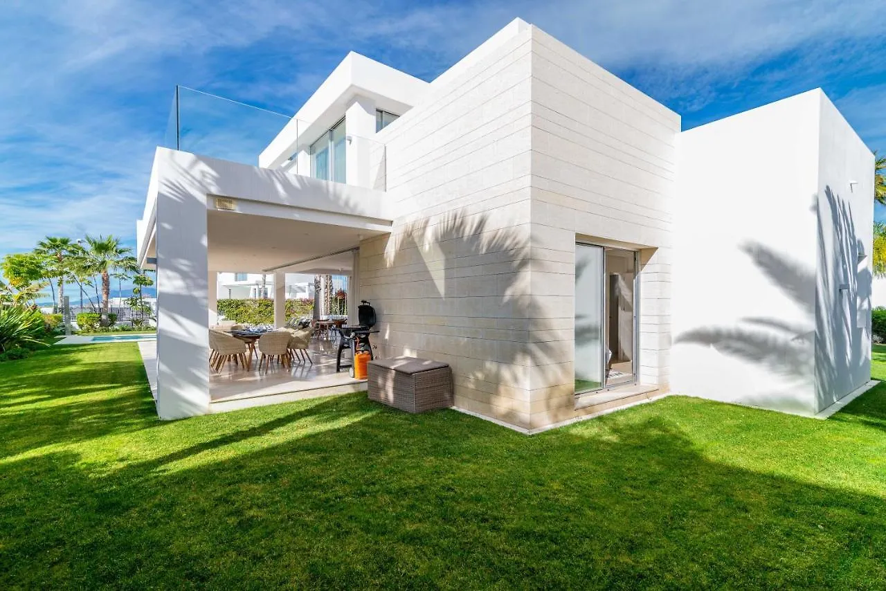Modern And Luxurious Family Villa Close To The Beach ماربيا